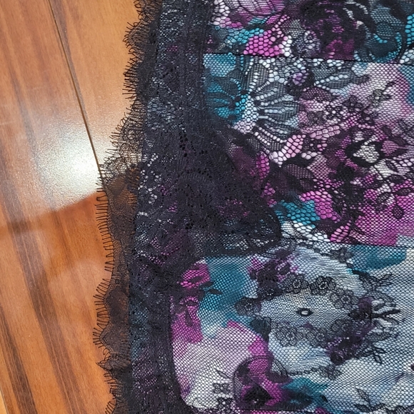 Body con lace overlay dress size 4 NWT - Picture 3 of 8